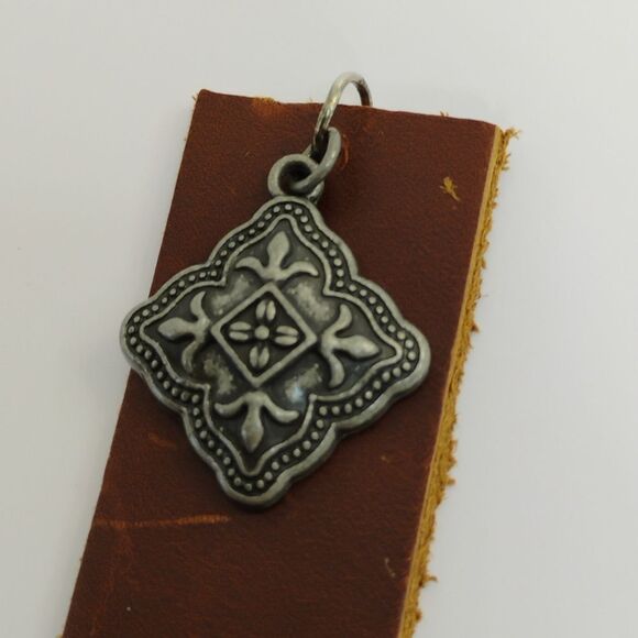 Charm Book Mark - Picture 4 of 11